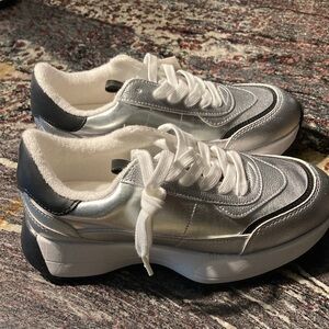 No Boundaries Retro Metallic Silver and Black Sneakers